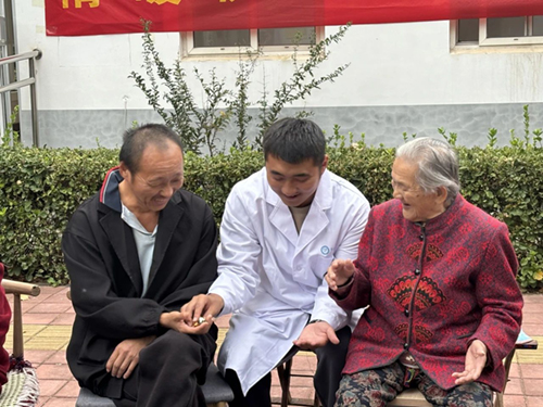 情暖伊德康 爱在重阳节