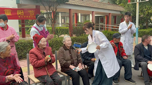 情暖伊德康 爱在重阳节