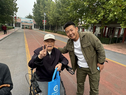 情暖伊德康 爱在重阳节