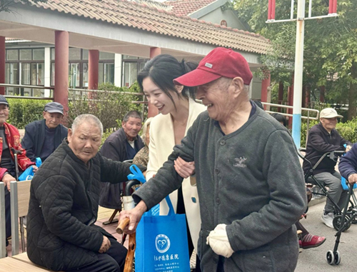 情暖伊德康 爱在重阳节