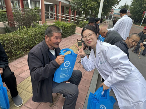 情暖伊德康 爱在重阳节